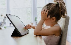 Як мотивувати дитину навчатися замість «зависання» в гаджетах