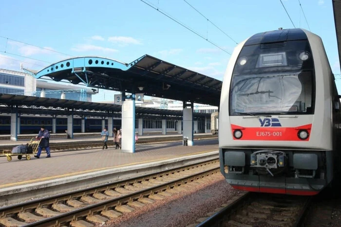 Укрзалізниця дарує 3000 км: чи можливо їх використати на поїздку до Польщі або краще їхати автобусом
